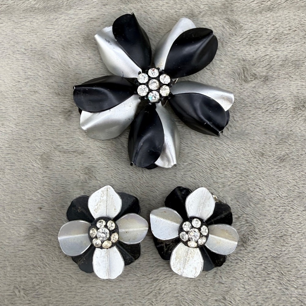 Vintage Estate Enamel Flower Brooch Clip On Earrings Set Black Silver READ